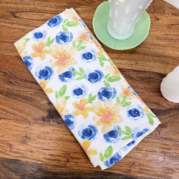 (2) Cynthia Rowley “Bride to Be” Kitchen Towels - Picture 5 of 5